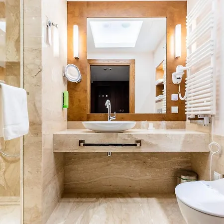 מלון Natura Mazur & Conference 4*